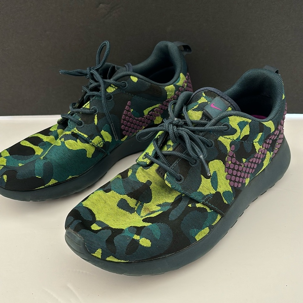 Women’s Nike Roshe Camo Sneakers